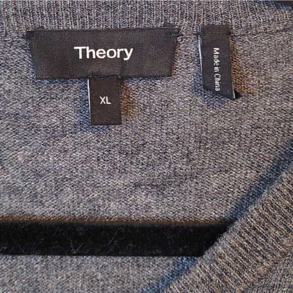 Theory Men's Charcoal Grey Merino Wool Blend V-Neck Sweater Size XL - Picture 3 of 6